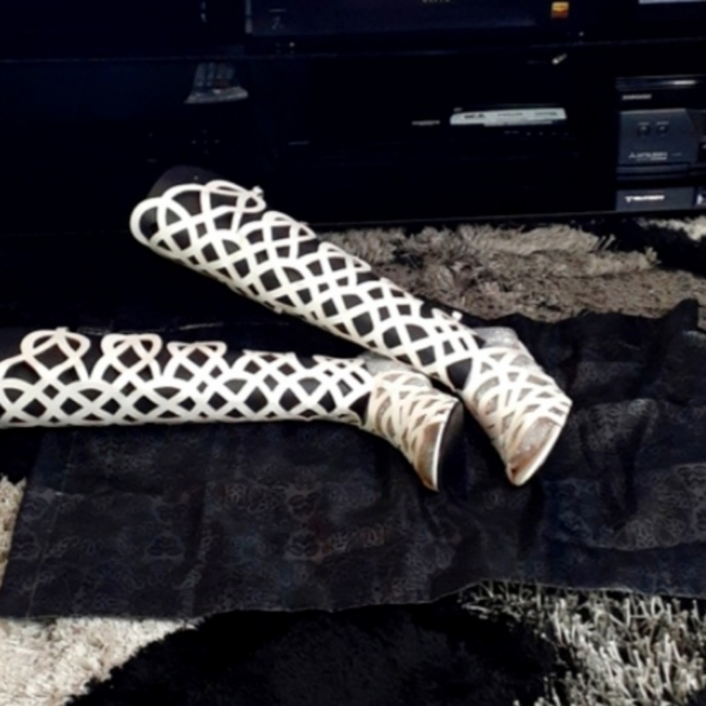Peep-Toe cut out Design Sandal Boots